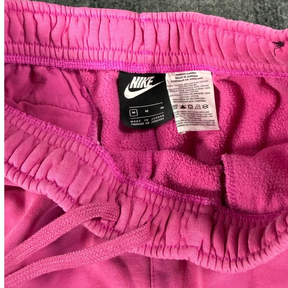 Nike sportswear essential